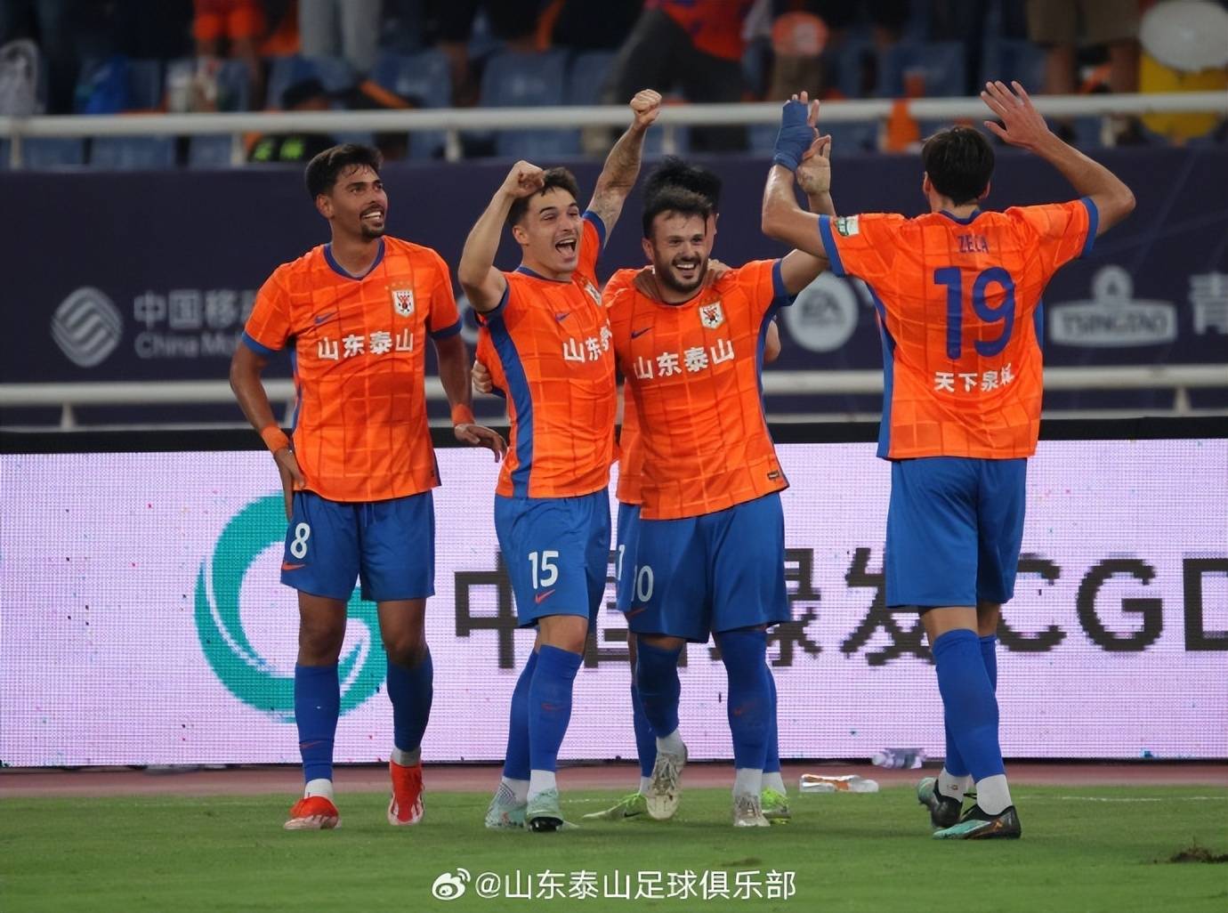 山东男篮篮板制胜备战亚冠AC米兰官宣签约备战中超，凯恩爆冷击败尤文图斯看傻球迷的简单介绍